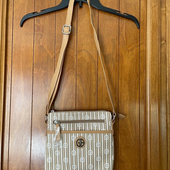 ✨HP✨ NWOT “GIANI BERNINI” TAN/BEIGE CROSSBODY PURSE WITH ADJUSTABLE STRAP - Picture 8 of 9